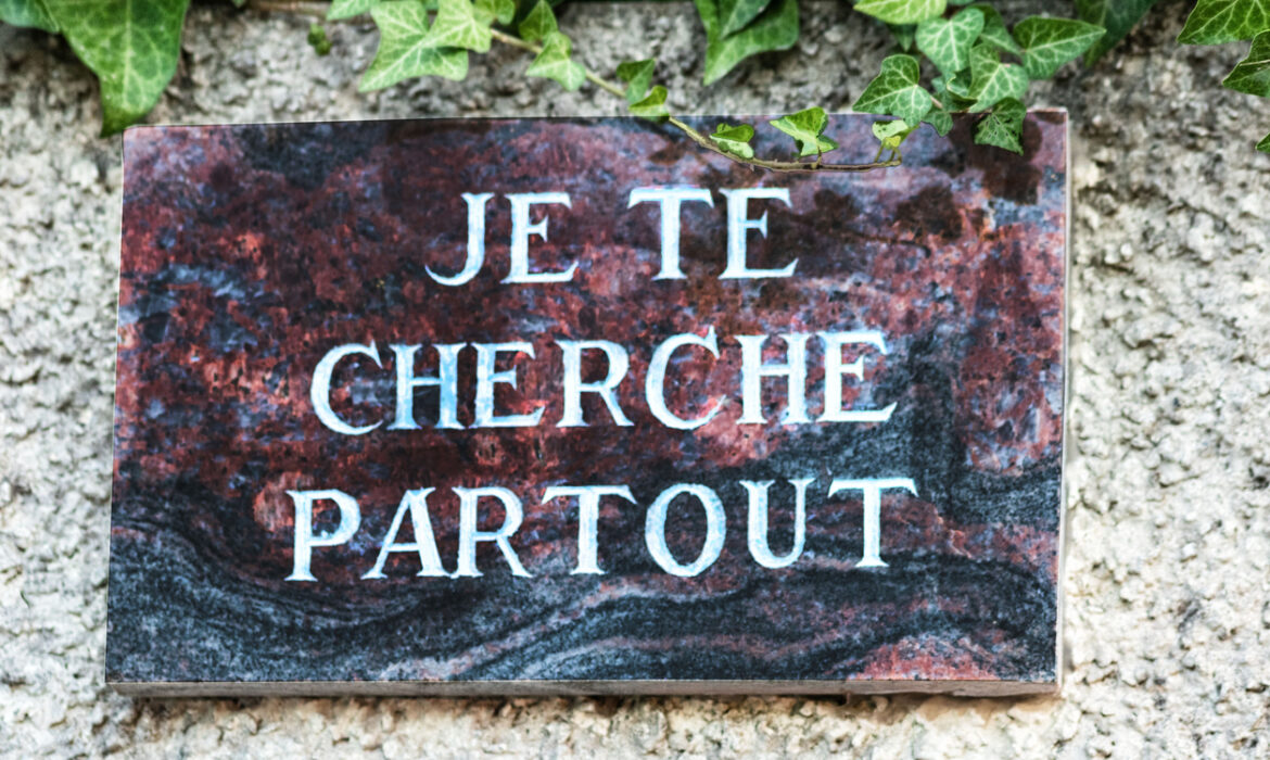 Les étapes pour créer une plaque funéraire unique