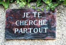 Les étapes pour créer une plaque funéraire unique