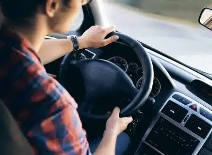 Le guide ultime de la location de voiture pour les jeunes permis